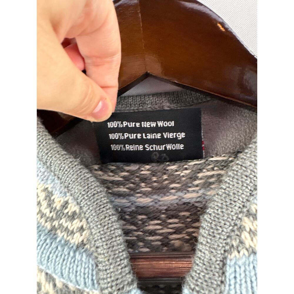 Women’s Ice Wear Small Cream Blue Gray Patterned Cardigan - Picture 6 of 6